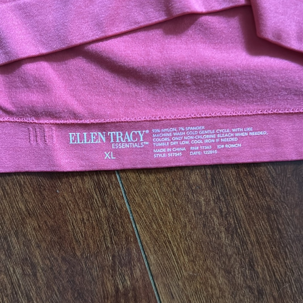 Two under tops - Picture 6 of 6